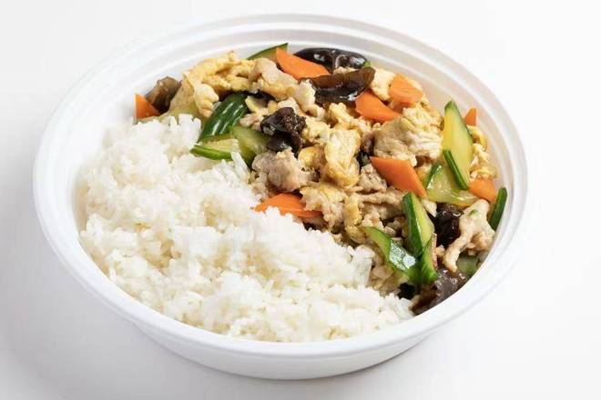 木须肉盖饭 / Sauteed Sliced Pork & Egg & Ear Mushroom